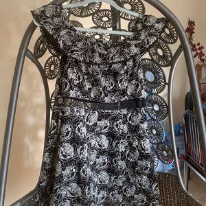 Black dress with a lace detail in waist